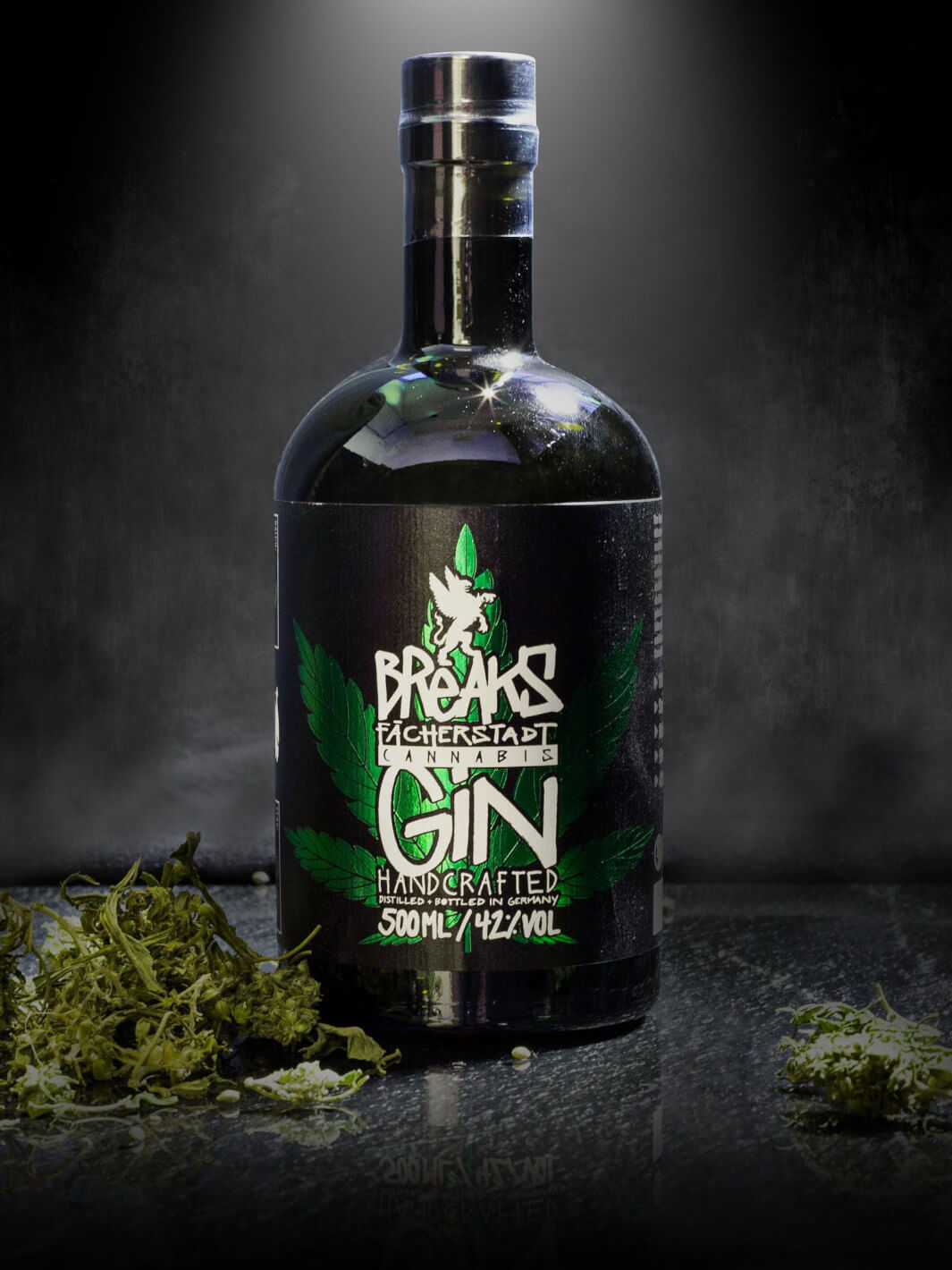 Cannabis Gin in dunkler Glasflasche
