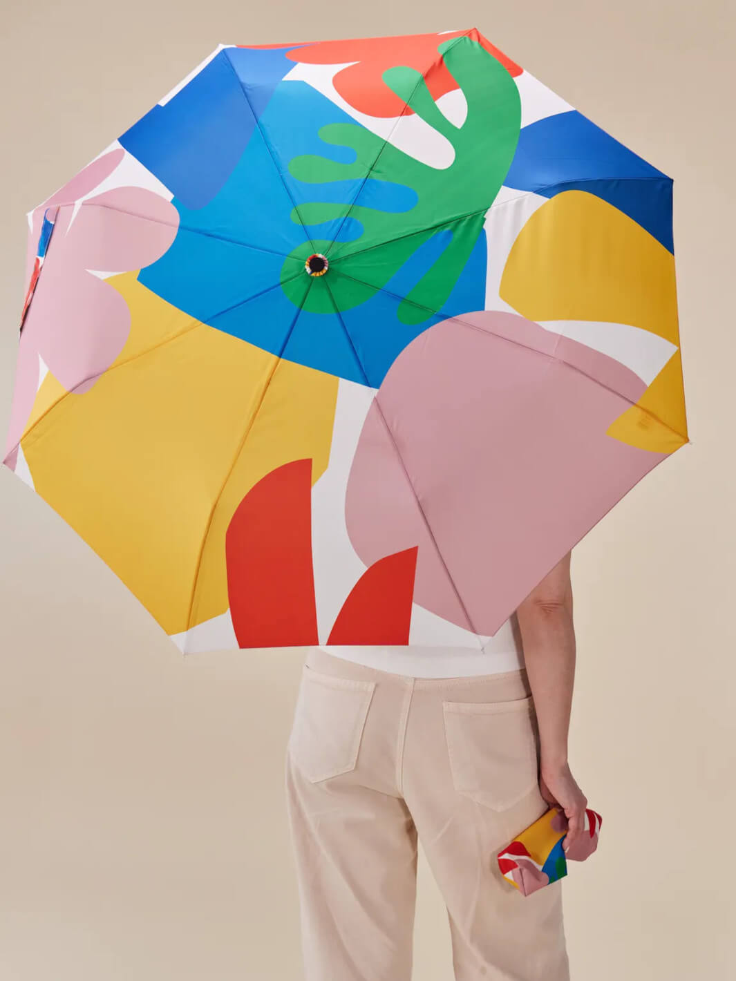 Kompakter nachhaltiger Regenschirm