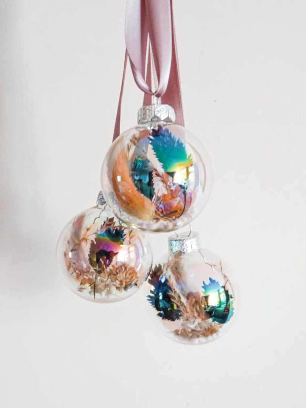 Christmas balls with dried flowers