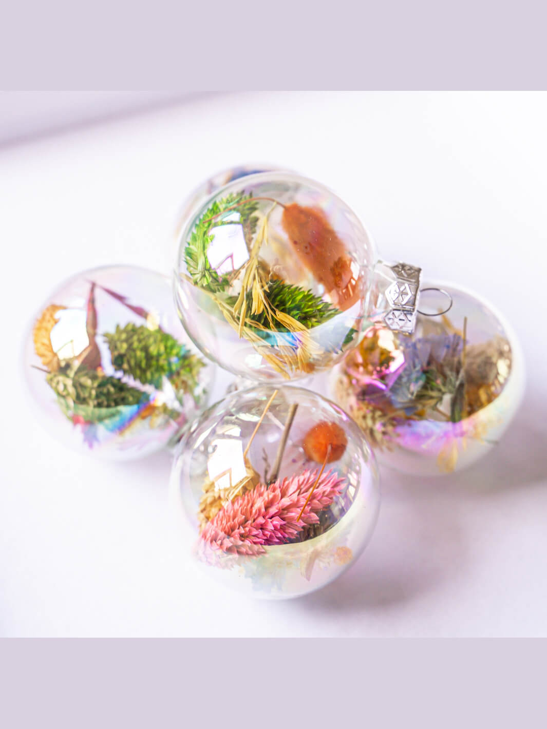 Christmas balls with dried flowers
